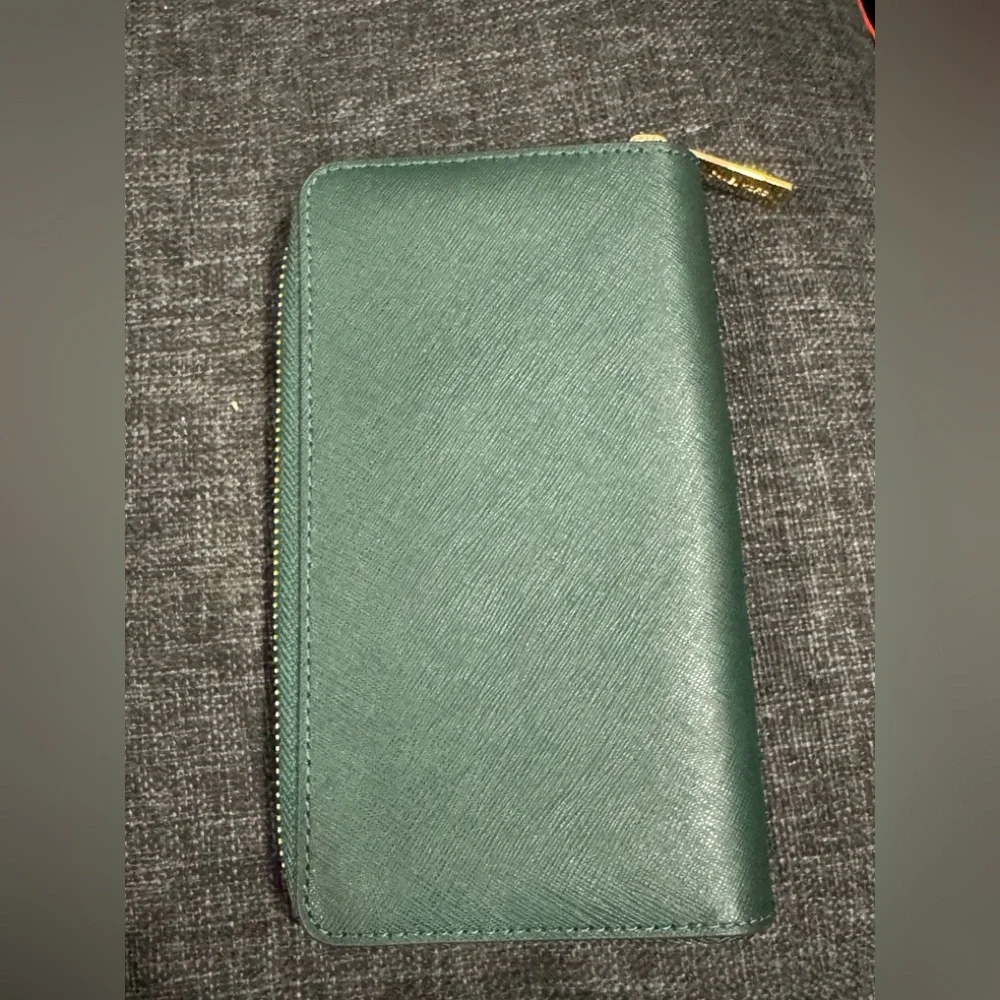 Michael Kors Malachite Jet Set Continental Saffiano Leather iPhone Wallet - Picture 7 of 7